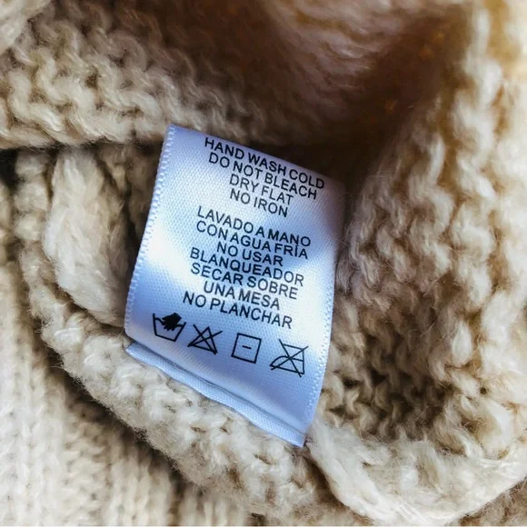 Love Tree Christmas Sweater Size L - Picture 8 of 16